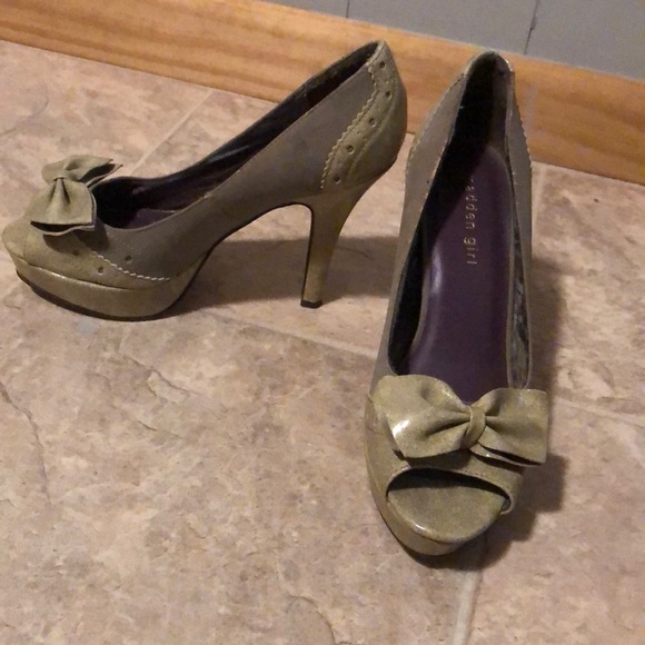 Heels - Picture 2 of 2